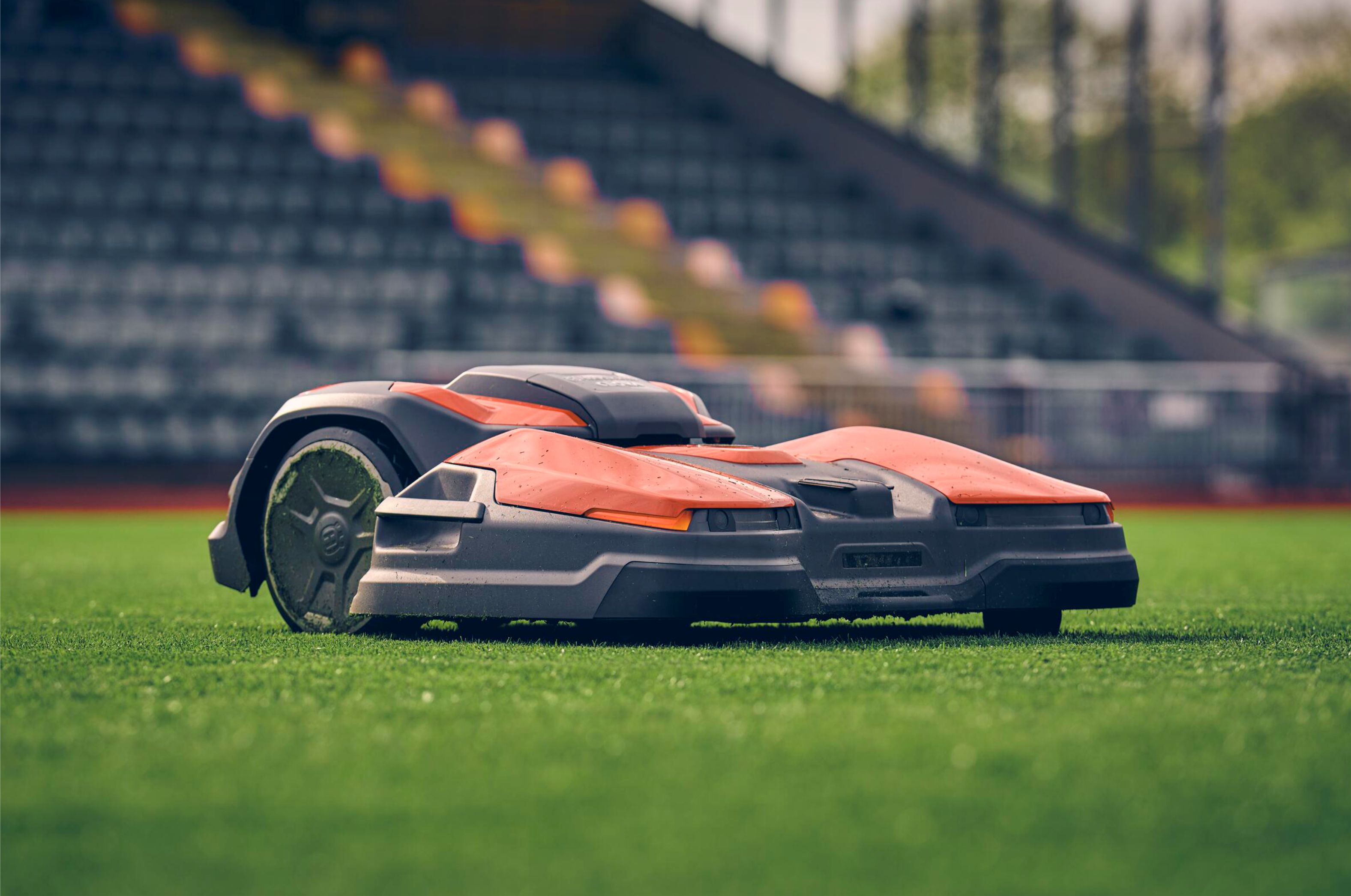 Automower Sportplatzpflege